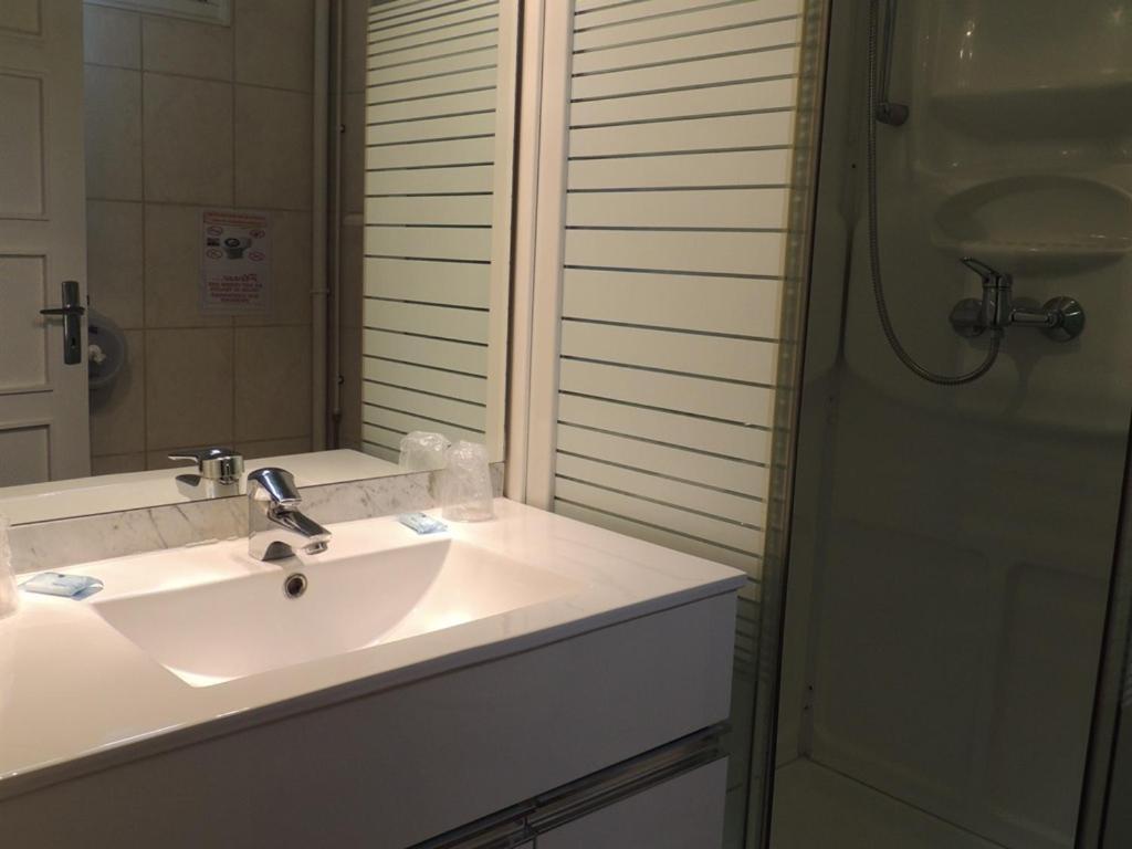 Hotel Le Hussard Alencon Room photo